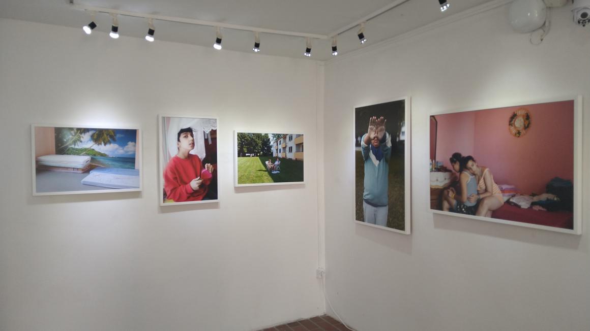 Več dni so postopoma postavljali razstave, nocoj bo uradna otvoritev festivala. Utrinek iz Fotogalerije stolp, kjer je na ogled razstava Od St. Germaina do EU - 100 let meje/Foto: Matej Sitar