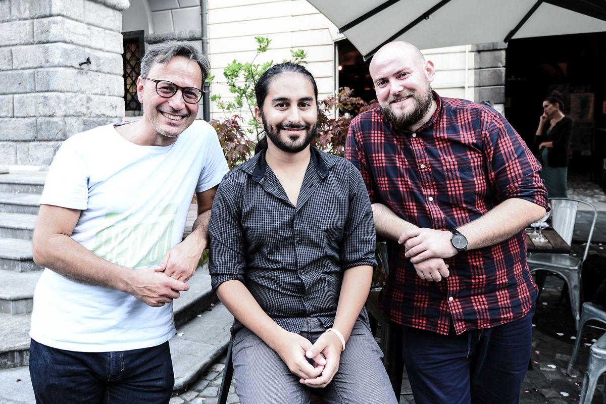 Avtorji filma Kakšen Sirec pa si: Igor Velše (levo), Ali R Taha (na sredini), Matevž Baloh (desno). Foto: Katja Štok Avtorji filma Kakšen Sirec pa si: Igor Velše (levo), Ali R Taha (na sredini), Matevž Baloh (desno). Foto: Katja Štok