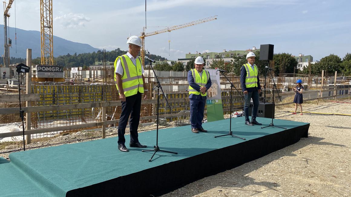 Gradbišče si je ogledal tudi minister za okolje in prostor Andrej Vizjak. Foto: Radio Maribor/Bratko Zavrnik