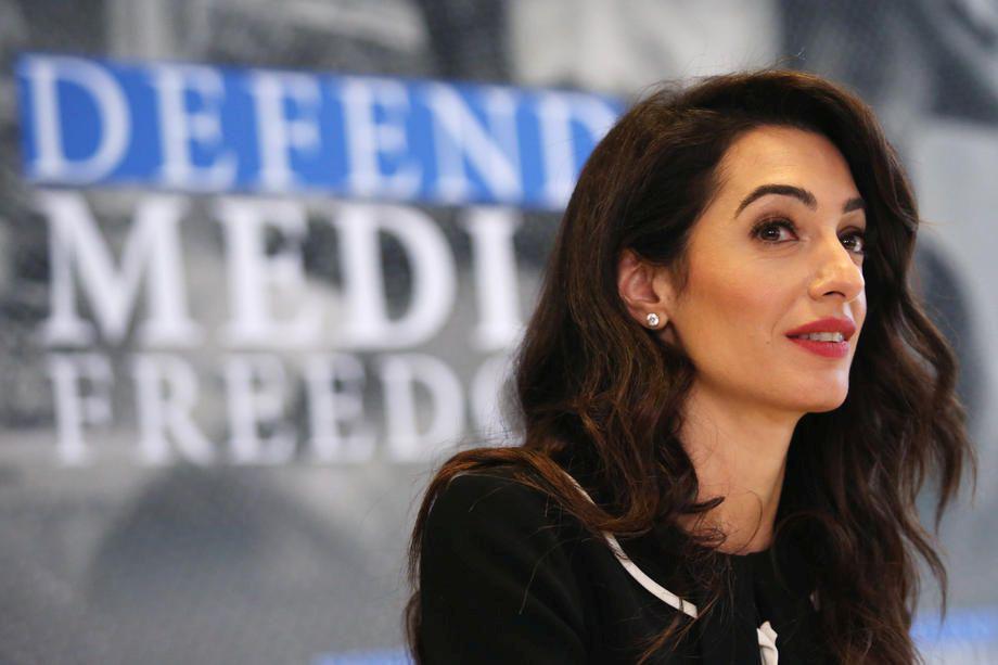 Amal Clooney je že tretja britanska vladna pravnica, ki je odstopila zaradi sporne zakonodaje. Foto: EPA Amal Clooney je že tretja britanska vladna pravnica, ki je odstopila zaradi sporne zakonodaje. Foto: EPA