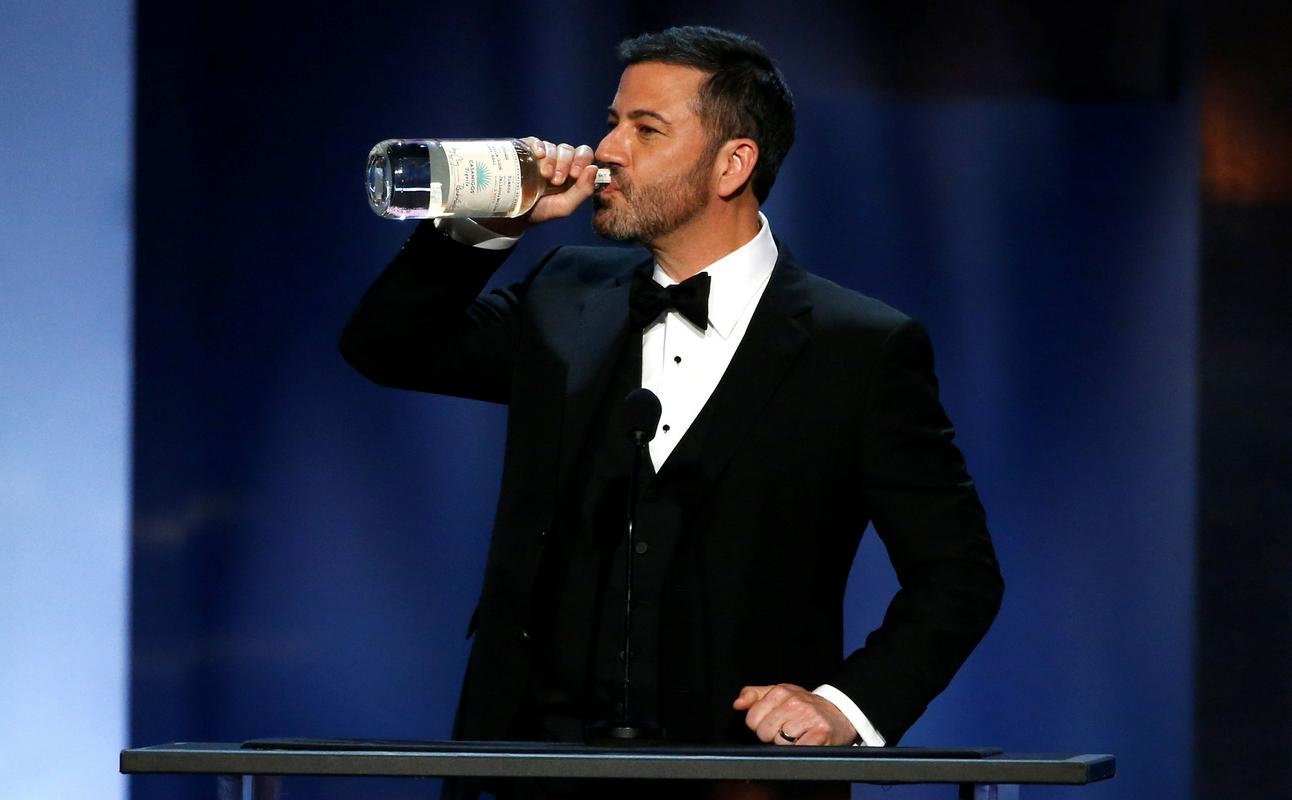 Letošnji gostitelj Jimmy Kimmel se bo pred kamerami sam pošalil s trofejami. 