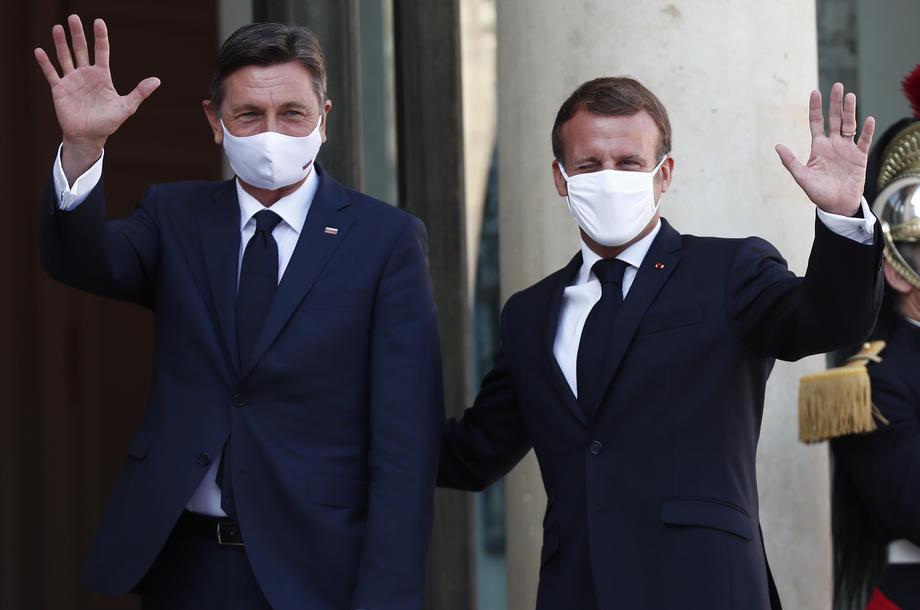 Francoski predsednik Emmanuel Macron je po današnjem pogovoru slovenskemu predsedniku Borutu Pahorju čestital za odličen dosežek slovenskih kolesarjev na Dirki po Franciji. Foto: EPA Francoski predsednik Emmanuel Macron je po današnjem pogovoru slovenskemu predsedniku Borutu Pahorju čestital za odličen dosežek slovenskih kolesarjev na Dirki po Franciji. Foto: EPA
