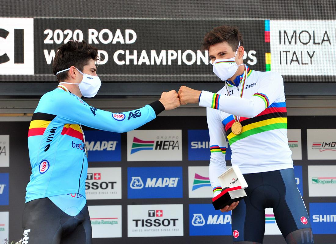 Felipo Ganna (sicer član Ineosa), ki je letos veliko treniral v Češči vasi pri Novem mestu, je novi prvak v kronometru, srebrno medaljo pa je osvojil Rogličev pomočnik na Dirki po Franciji Wout van Aert. Foto: Reuters Felipo Ganna (sicer član Ineosa), ki je letos veliko treniral v Češči vasi pri Novem mestu, je novi prvak v kronometru, srebrno medaljo pa je osvojil Rogličev pomočnik na Dirki po Franciji Wout van Aert. Foto: Reuters