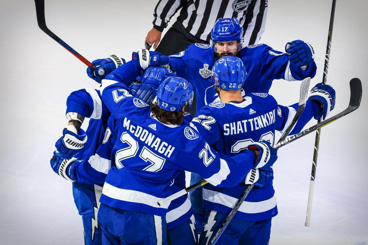 Tampa Bay je do zdaj enkrat osvojila Stanleyjev pokal (2004), že nocoj (tekma se bo začela ob 2.00 po slovenskem času) ima priložnost za nov podvig. Foto: Reuters Tampa Bay je do zdaj enkrat osvojila Stanleyjev pokal (2004), že nocoj (tekma se bo začela ob 2.00 po slovenskem času) ima priložnost za nov podvig. Foto: Reuters