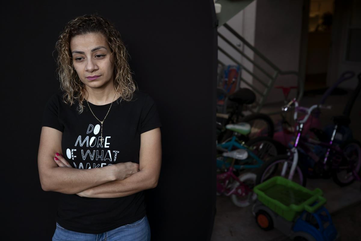 Priseljenka iz Hondurasa v čakanju na deportacijo. Foto: AP Priseljenka iz Hondurasa v čakanju na deportacijo. Foto: AP