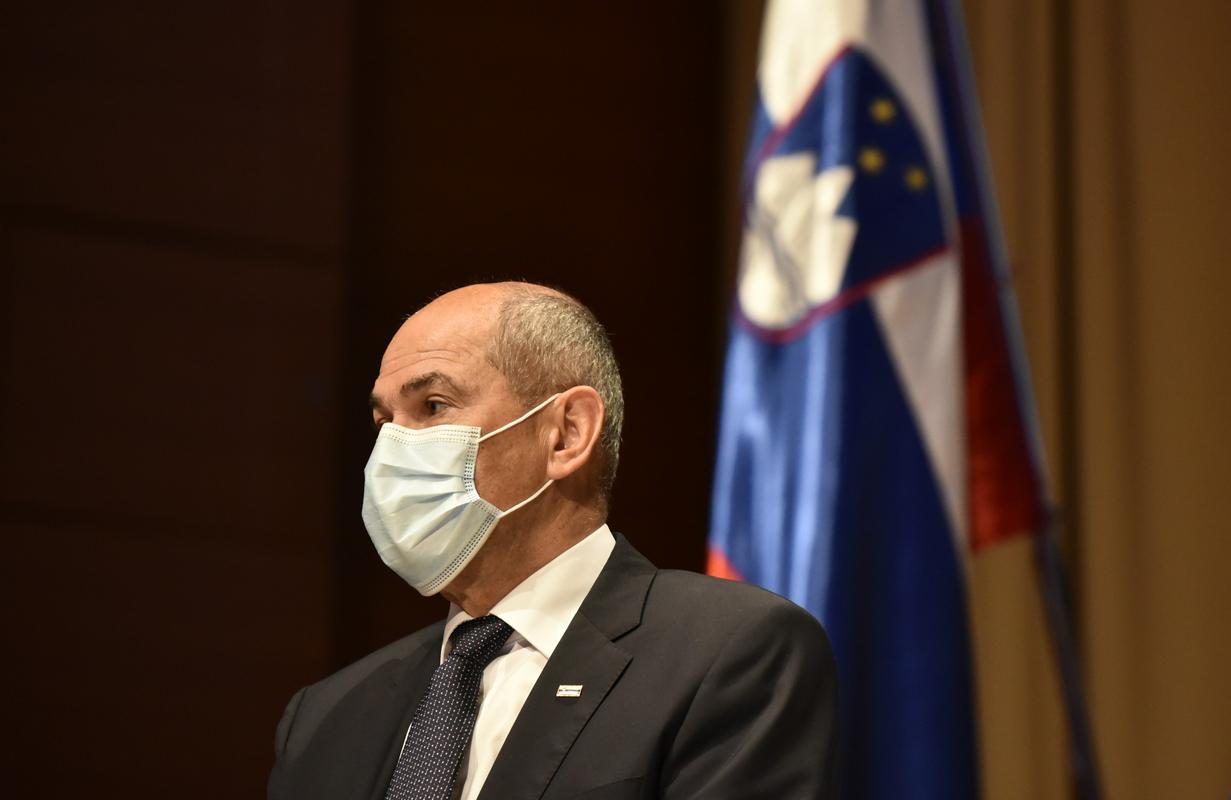 Premier Janša je konstruktivno nezaupnico označil za Premier Janša je konstruktivno nezaupnico označil za