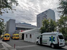 Pred tretjim valom v gradnjo dodatnega covidnega oddelka
