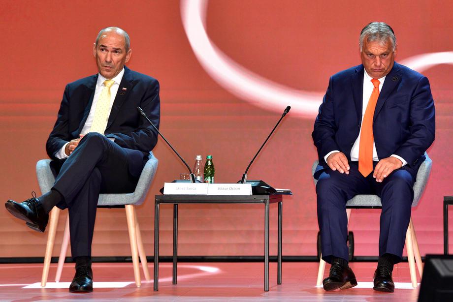 Slovenski premier Janez Janša in madžarski premier Viktor Orban na Blejskem strateškem forumu avgusta letos. Foto: EPA Slovenski premier Janez Janša in madžarski premier Viktor Orban na Blejskem strateškem forumu avgusta letos. Foto: EPA