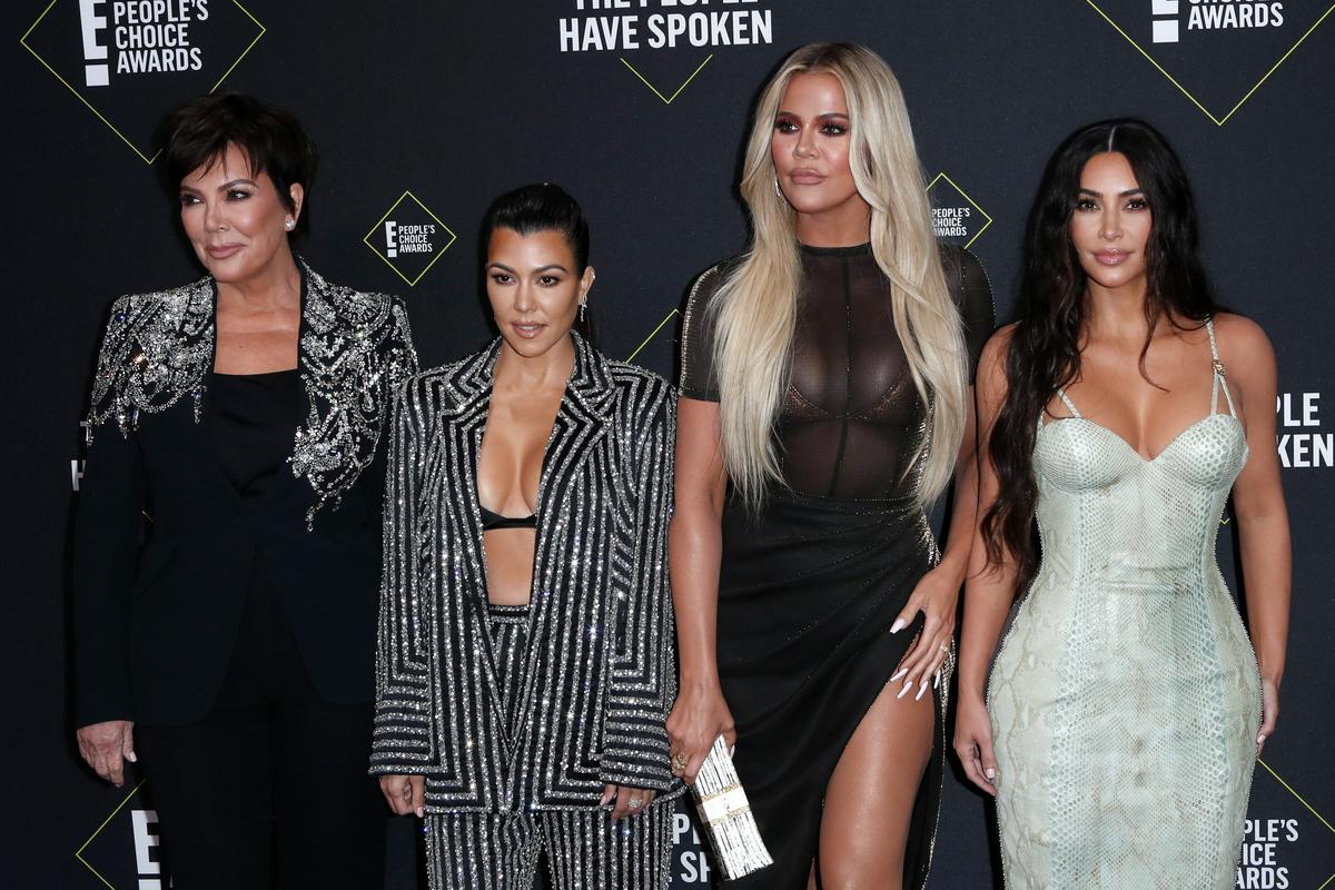 Kris Jenner s hčerkama: Kourtney, Khloe in Kim Kardashian.  Foto: EPA