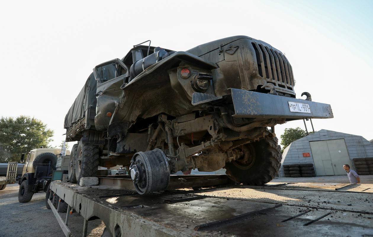 Azerbajdžanska vojska je objavila fotografije domnevno zajetih armenskih vojaških vozil.  Foto: Reuters