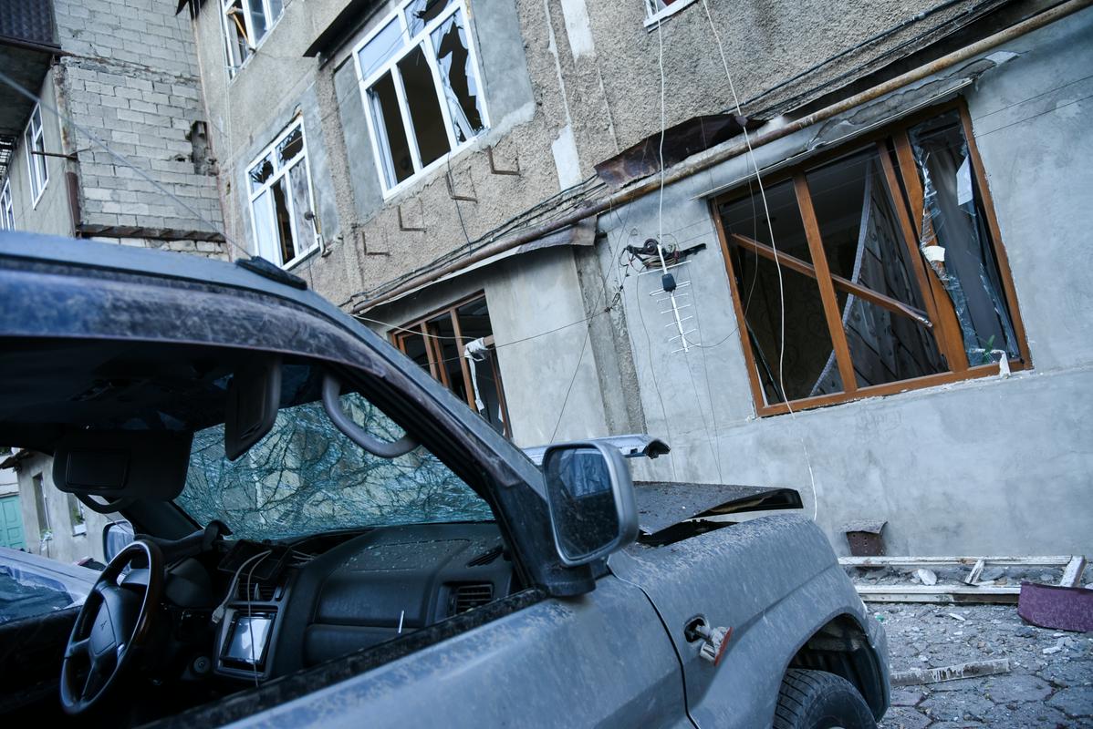 Posledice obstreljevanja v prestolnici Stepanakert.  Foto: Reuters