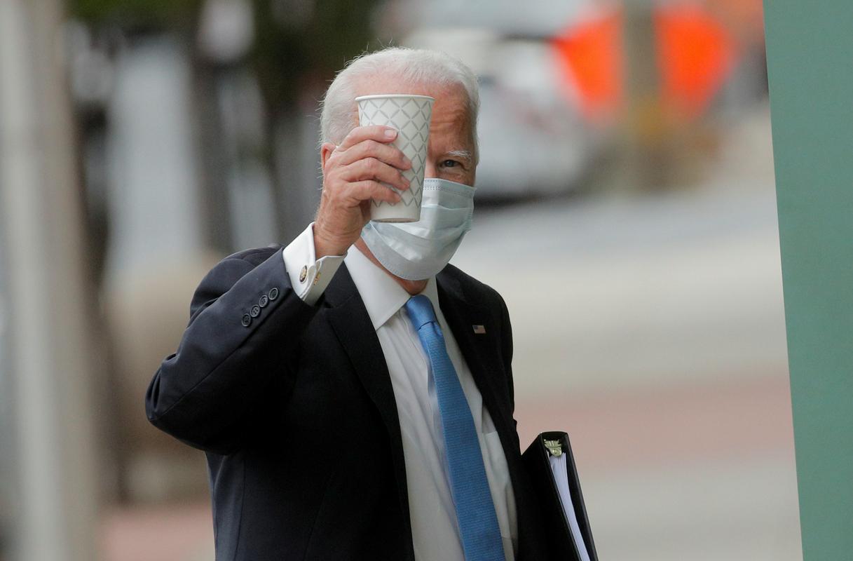 Biden bi vsakodnevno cepil 1,5 milijona prebivalcev ZDA, vendar za to nima dovolj odmerkov cepiva proti covidu-19. Foto: Reuters Biden bi vsakodnevno cepil 1,5 milijona prebivalcev ZDA, vendar za to nima dovolj odmerkov cepiva proti covidu-19. Foto: Reuters