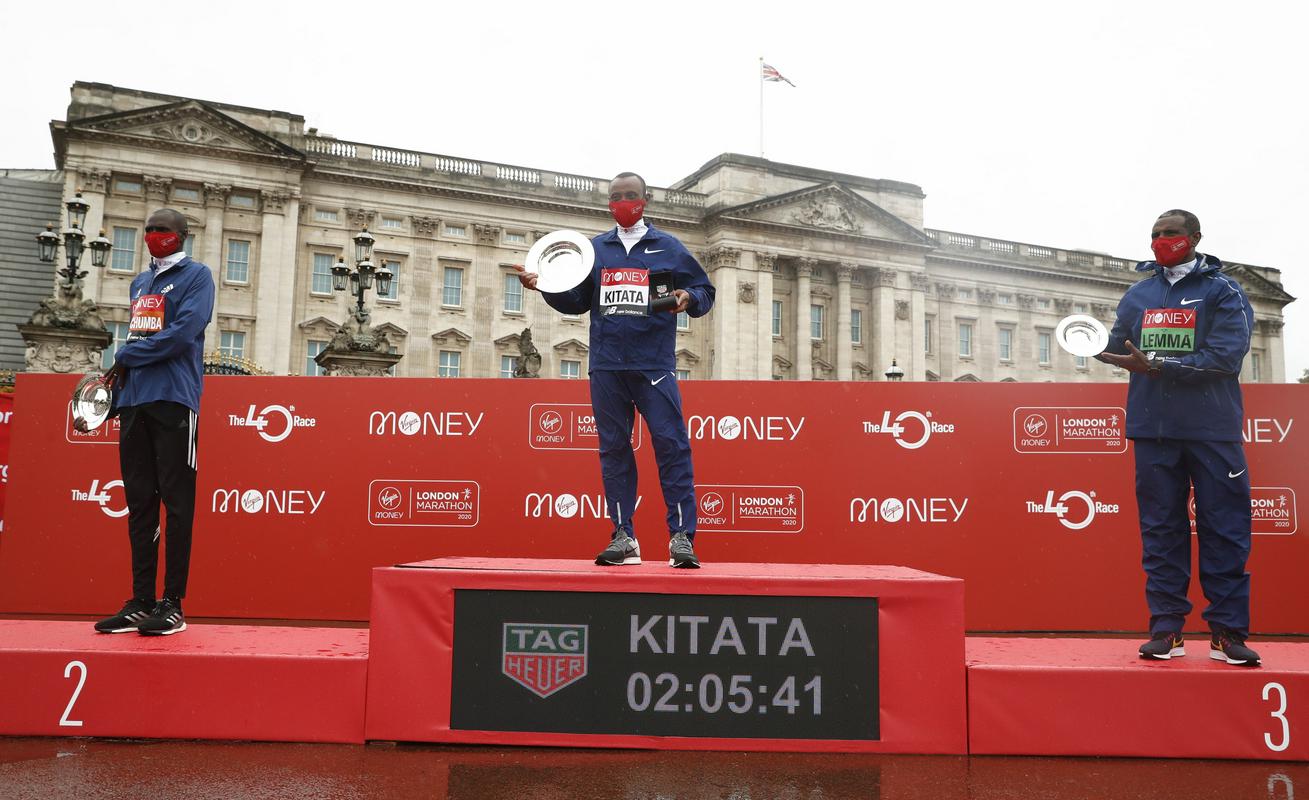 Shure Kitata se je veselil najbolj odmevne zmage v karieri. Foto: Reuters Shure Kitata se je veselil najbolj odmevne zmage v karieri. Foto: Reuters
