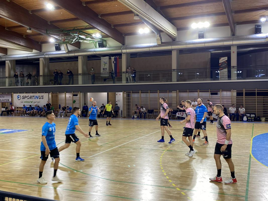 Celjani (v roza dresih) so slavili na zahtevni turneji v dvorani Hardek v Ormožu.  Foto: Twitter Celje PL