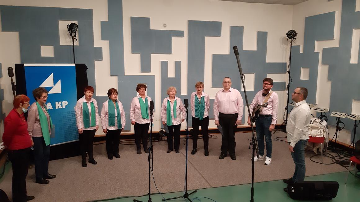 Člani Pevske skupine slepih iz Medobčinskega društva slepih in slabovidnih v Kopru so nam približali svoj svet. Tudi skozi glasbo. Foto: Radio Koper