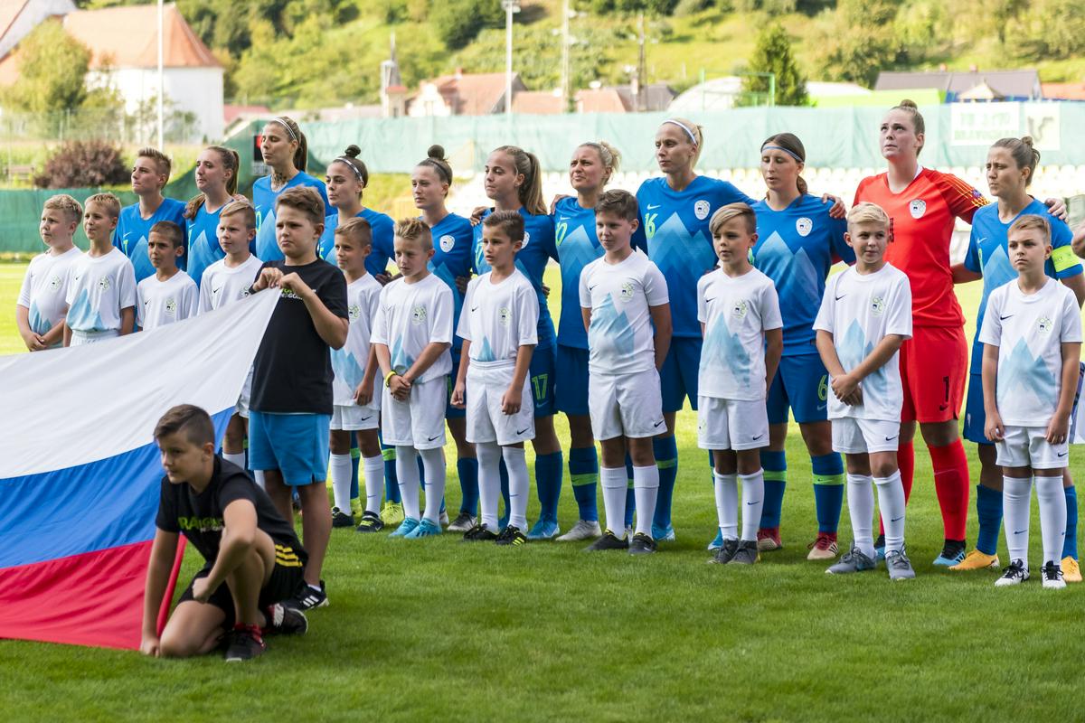 Slovenske nogometašice se bodo iz Estonije vrnile brez odigrane tekme. Foto: www.alesfevzer.com Slovenske nogometašice se bodo iz Estonije vrnile brez odigrane tekme. Foto: www.alesfevzer.com