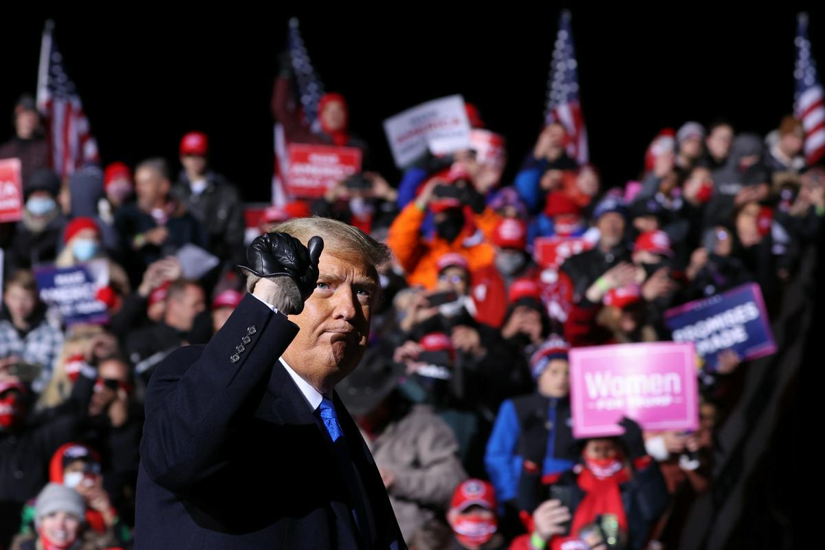 Po oceni Bidna je Trump epidemijo slabo obvladal. Foto: Reuters Po oceni Bidna je Trump epidemijo slabo obvladal. Foto: Reuters