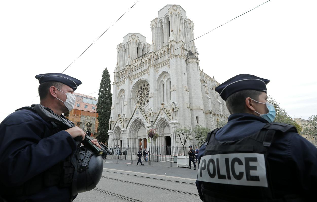 Napad se je zgodil v cerkvi Notre-Dame v središču Nice ob obali Sredozemskega morja. Foto: Reuters Napad se je zgodil v cerkvi Notre-Dame v središču Nice ob obali Sredozemskega morja. Foto: Reuters