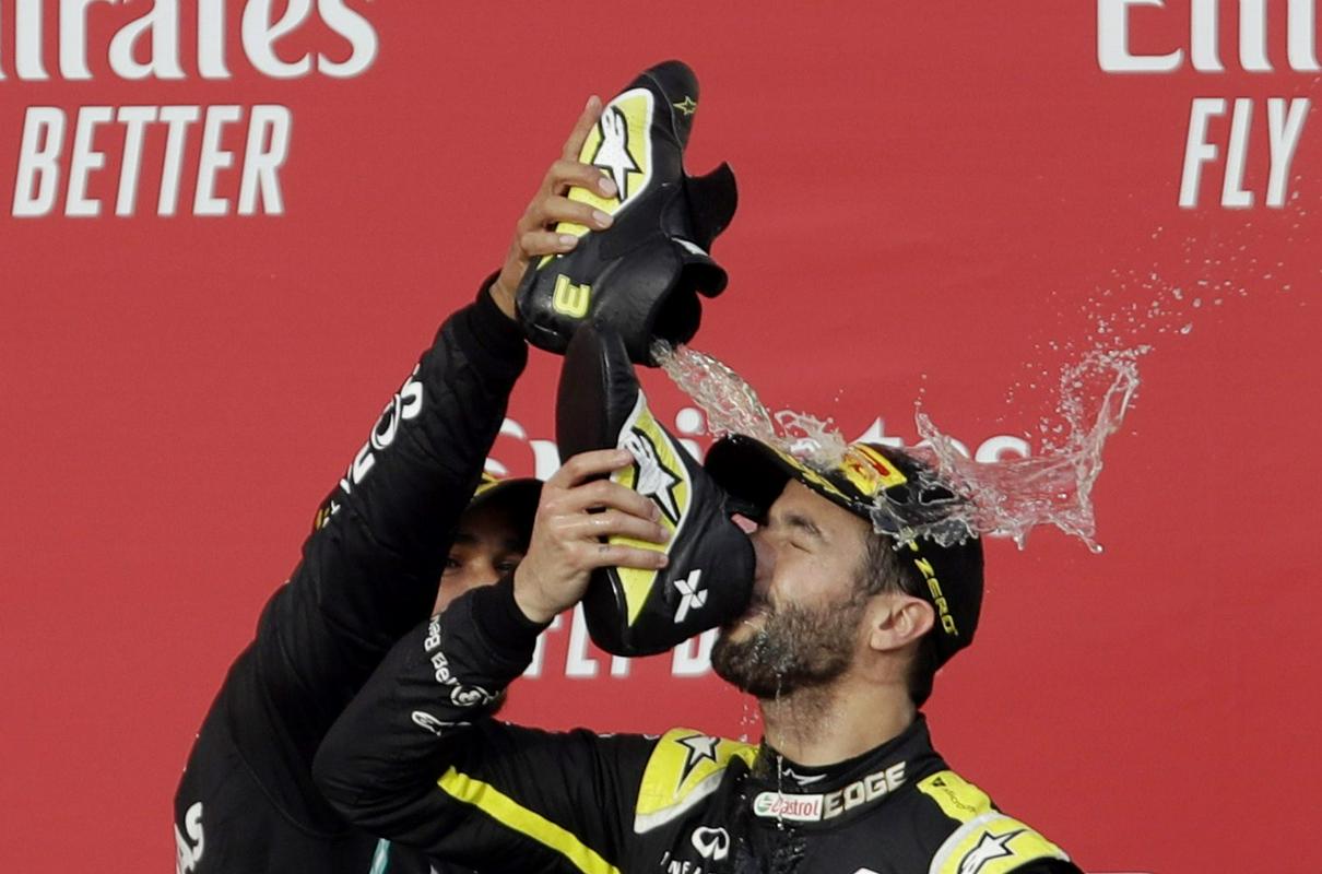 Daniel Ricciardo si je po drugem mestu na stopničkah v tej sezoni dal duška.  Foto: Reuters