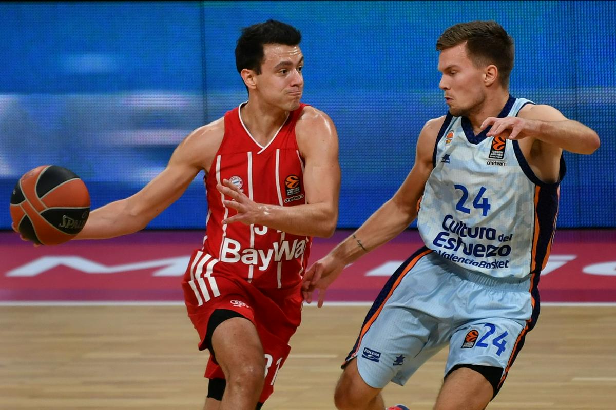 Žan Mark Šiško in soigralci so se veselili že šeste zmage v letošnji Evroligi. Foto: EPA Žan Mark Šiško in soigralci so se veselili že šeste zmage v letošnji Evroligi. Foto: EPA