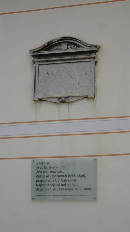 Spominska plošča Janezu Vajkardu Valvasorju, ki so jo slovesno odkrili leta 1894. Foto: Petra Iskra Spominska plošča Janezu Vajkardu Valvasorju, ki so jo slovesno odkrili leta 1894. Foto: Petra Iskra