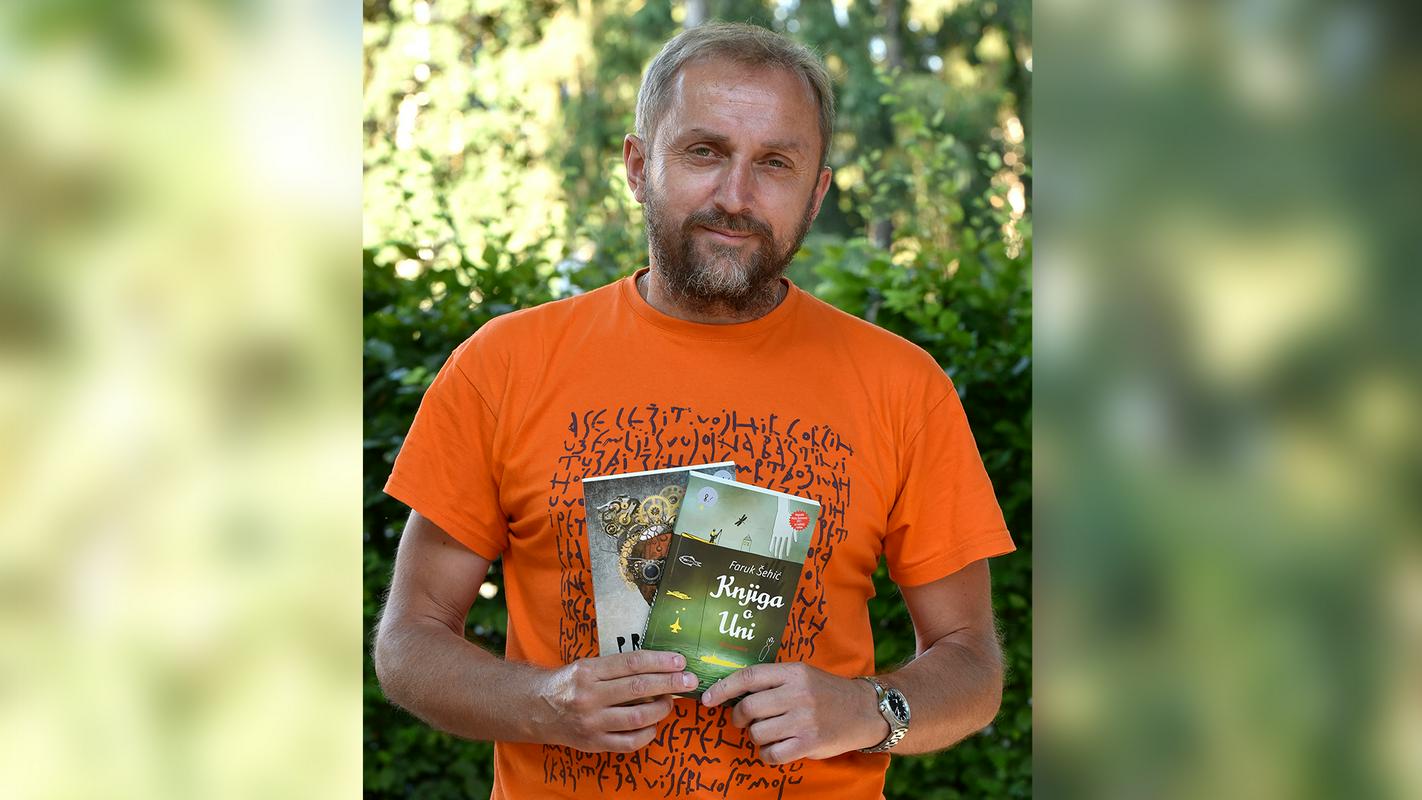 Roman Faruka Šehića Knjiga o Uni so prevedli v angleščino in še 14 jezikov, beremo ga lahko tudi v slovenščini. Foto: BoBo Roman Faruka Šehića Knjiga o Uni so prevedli v angleščino in še 14 jezikov, beremo ga lahko tudi v slovenščini. Foto: BoBo