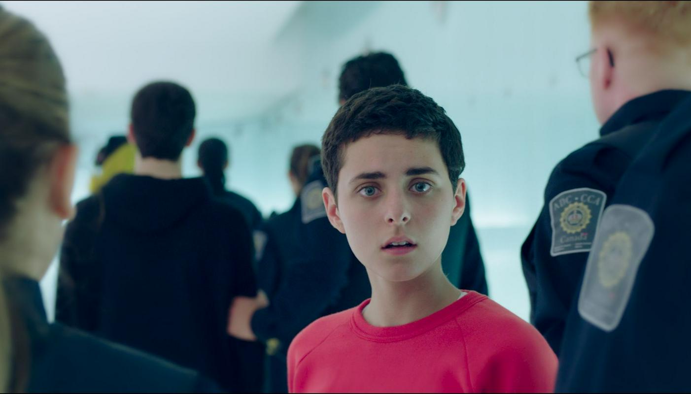 Breme čustvenega dometa filma je na ramenih Nahéme Ricci. Prikazati mora celoten lok, od mladostniške naivnosti pa do deziluzije življenjske izkušnje. Foto: LIFFe Breme čustvenega dometa filma je na ramenih Nahéme Ricci. Prikazati mora celoten lok, od mladostniške naivnosti pa do deziluzije življenjske izkušnje. Foto: LIFFe