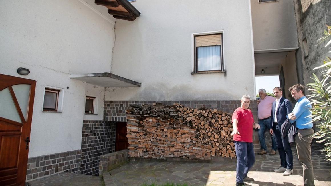 V Gradišču nad Prvačino pričakujejo, da jih bodo končno odrešili težav, ki jim jih že 20 let povzročajo plazovita tla. Foto: Primorske novice