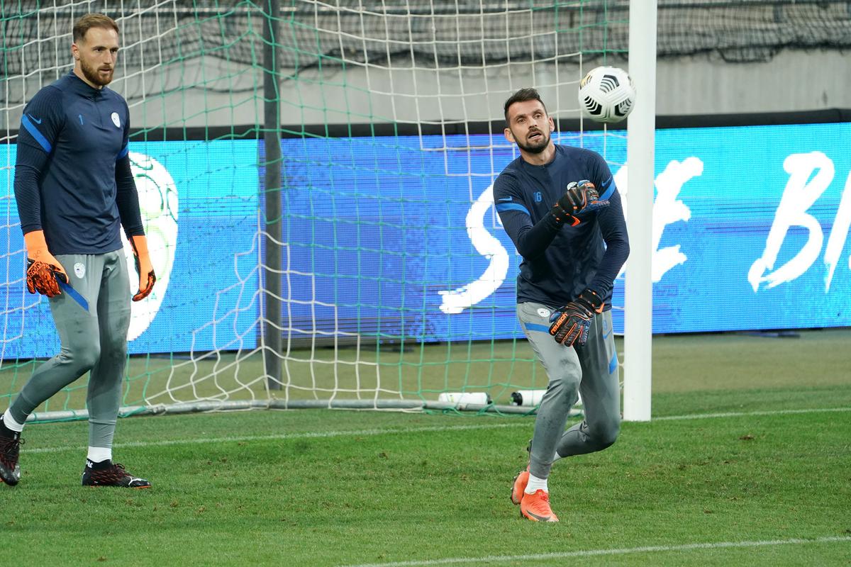 Rozman je zelo hvaležen, ker je dobil mesto v slovenski reprezentanci, pa čeprav le kot tretji vratar. A vseeno – izkušnja, sodelovati z Janom Oblakom, je izjemna. Foto: www.alesfevzer.com Rozman je zelo hvaležen, ker je dobil mesto v slovenski reprezentanci, pa čeprav le kot tretji vratar. A vseeno – izkušnja, sodelovati z Janom Oblakom, je izjemna. Foto: www.alesfevzer.com