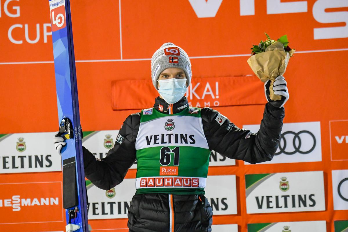 Halvor Egner Granerud je prvič stal na najvišji stopnički. Že na prvih dveh tekmah sezone je z dvema četrtima mestoma napovedal sijajno sezono. Foto: EPA Halvor Egner Granerud je prvič stal na najvišji stopnički. Že na prvih dveh tekmah sezone je z dvema četrtima mestoma napovedal sijajno sezono. Foto: EPA