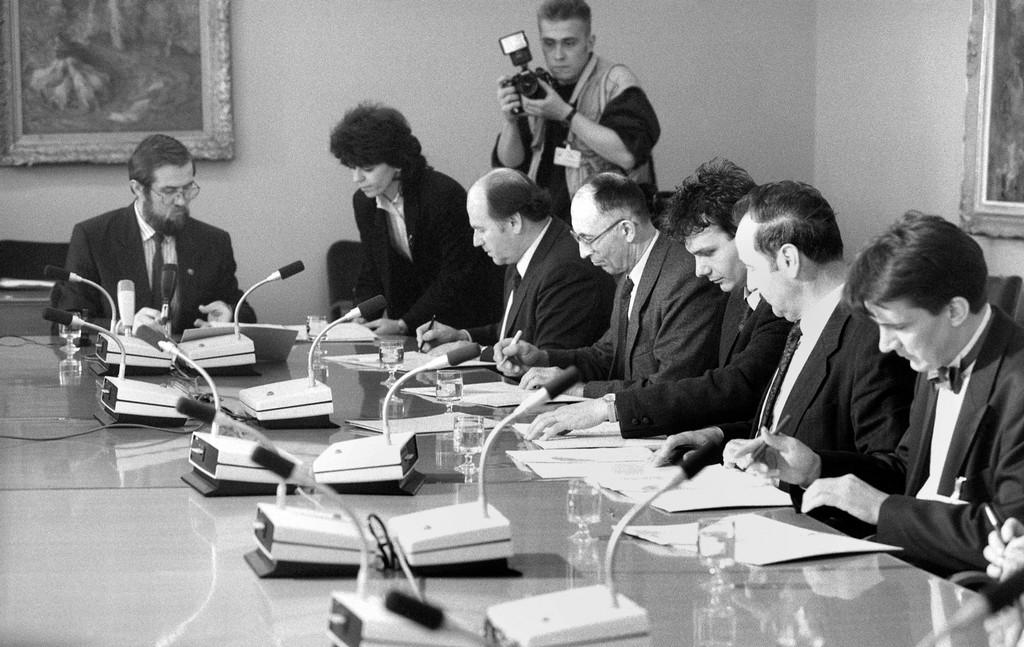 Political parties and parliamentary groups of the Parliament of the Republic of Slovenia have signed an agreement between political parties and parliamentary groups of the Parliament of the Republic of Slovenia on joint participation in the plebiscite for the independent state of Slovenia, Ljubljana, 6 December 1990. Photo: Nace Bizilj