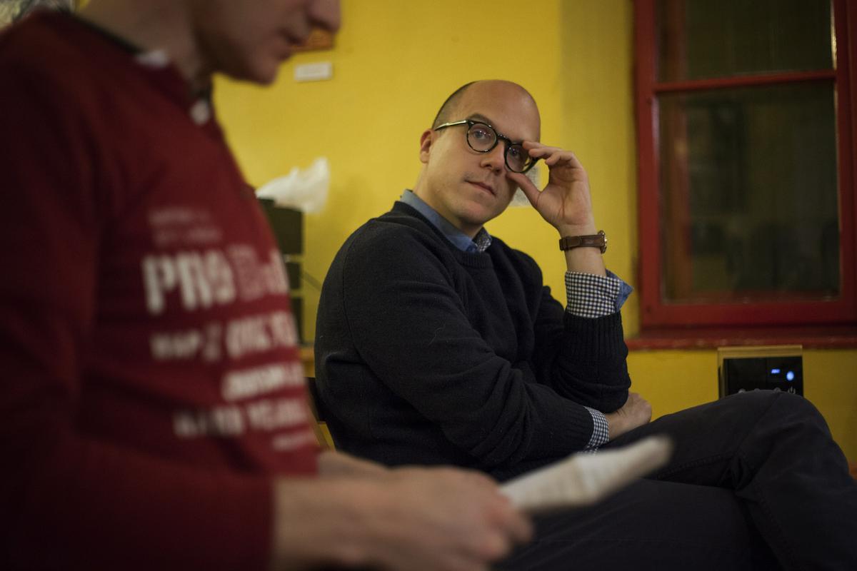 Nejc Gazvoda je gledališki in filmski režiser, do zdaj je posnel dva celovečerna filma, Izlet in Dvojino. Je tudi avtor štirih romanov in več dram. Za družinsko dramo Tih vdih je lani dobil Grumovo nagrado za najboljše izvirno dramsko besedilo in Borštnikovo nagrado. Foto: BoBo Nejc Gazvoda je gledališki in filmski režiser, do zdaj je posnel dva celovečerna filma, Izlet in Dvojino. Je tudi avtor štirih romanov in več dram. Za družinsko dramo Tih vdih je lani dobil Grumovo nagrado za najboljše izvirno dramsko besedilo in Borštnikovo nagrado. Foto: BoBo