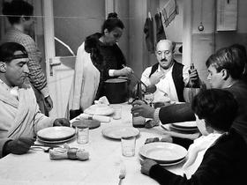 "Fellini med mizo in kuhinjo, spominjajoč se Artusija"