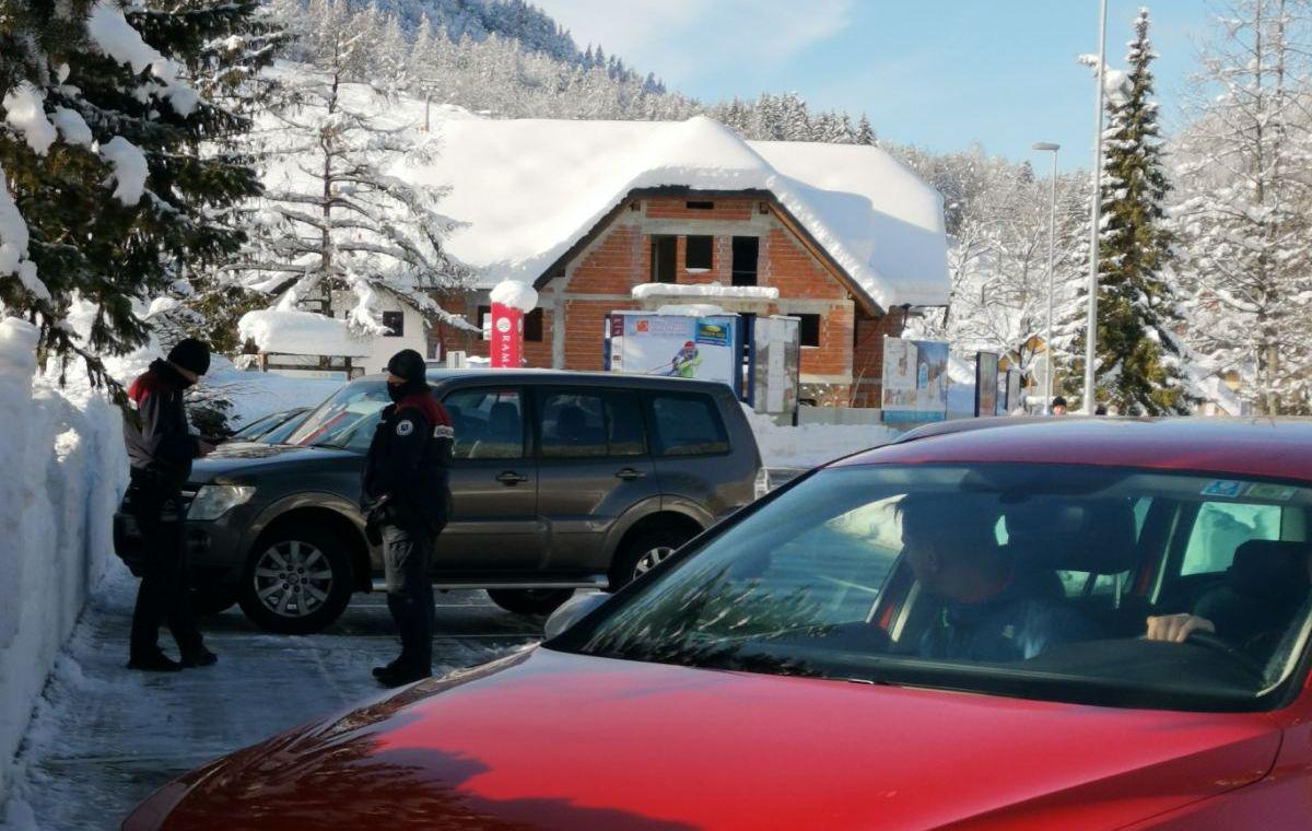 Kranjskogorska redarska služba na delu. Foto: MMC RTV SLO Kranjskogorska redarska služba na delu. Foto: MMC RTV SLO