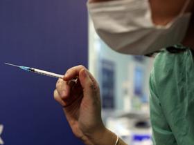Ta teden se v zdravstvenih domovih začenja cepljenje proti covidu-19 za splošno prebivalstvo