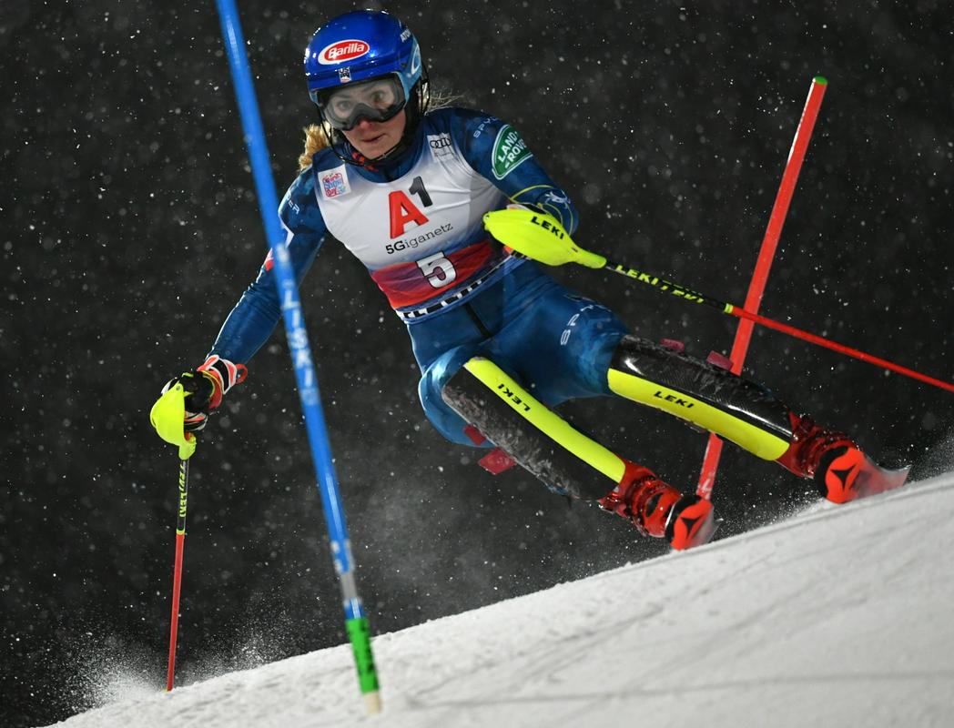 Mikaela Shiffrin med prvo vožnjo v Flachauu. To je njena 68. zmaga v svetovnem pokalu (44. slalomska), s čimer je prehitela Marcela Hirscherja, ki je v karieri zbral 67 zmag. Foto: EPA Mikaela Shiffrin med prvo vožnjo v Flachauu. To je njena 68. zmaga v svetovnem pokalu (44. slalomska), s čimer je prehitela Marcela Hirscherja, ki je v karieri zbral 67 zmag. Foto: EPA