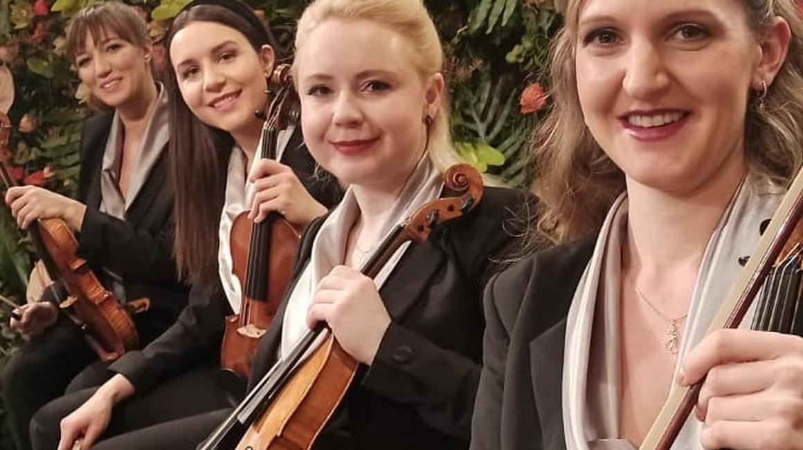 Na fotografiji od leve proti desni: Katharina Engelbrecht, Lara Kustrich, Ekaterina Frolova, Petra Kovačič pred koncertom v zlati dvorani Musikverein. Foto: Osebni arhiv