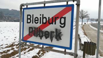 Na avstrijskem Koroškem neznanci spet pomazali dvojezične krajevne napise 