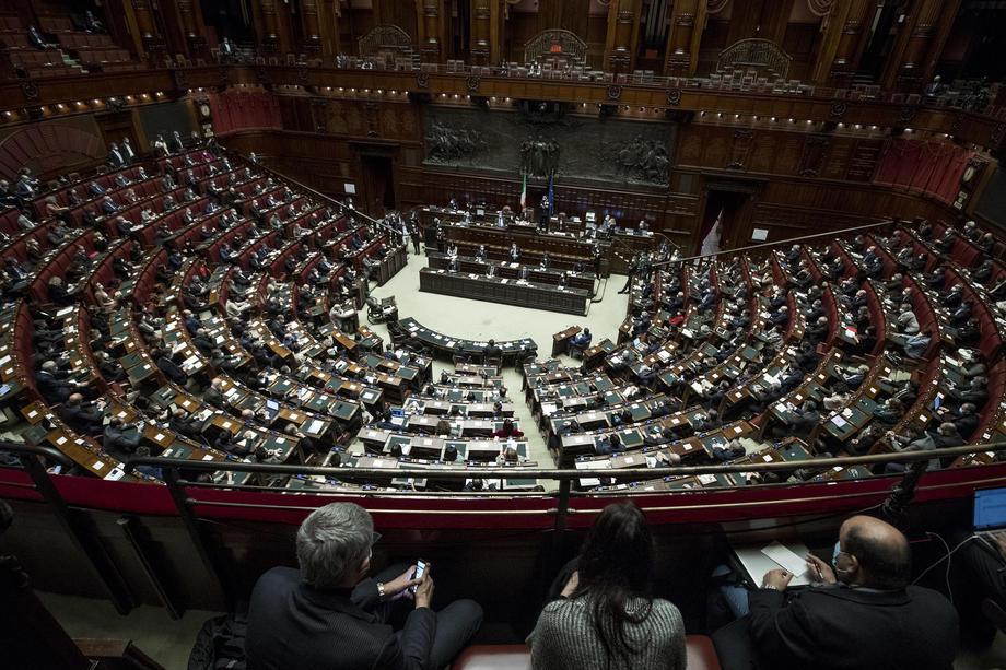 Spor v italijanski vladi se je zaostril zaradi porabe svežnja za okrevanje po pandemiji. Foto: EPA Spor v italijanski vladi se je zaostril zaradi porabe svežnja za okrevanje po pandemiji. Foto: EPA