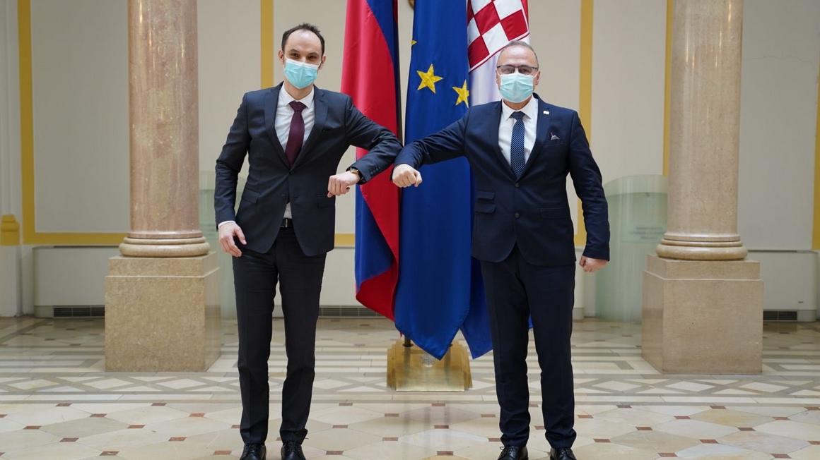 Anže Logar in njegov hrvaški kolega Goran Grlić Radman. Foto: Twitter MZZ