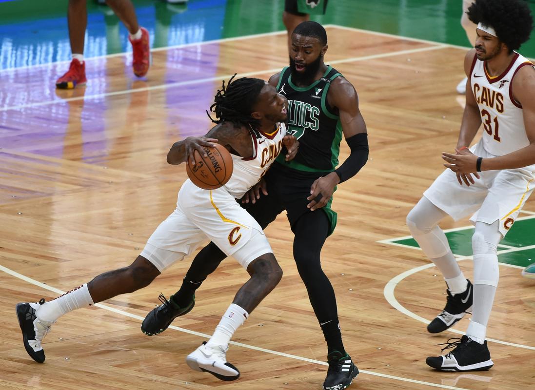 Boston (9:6) na Vzhodu zaostaja le za Philadelphio (12:5) in Milwaukeejem (10:6). Foto: Reuters Boston (9:6) na Vzhodu zaostaja le za Philadelphio (12:5) in Milwaukeejem (10:6). Foto: Reuters