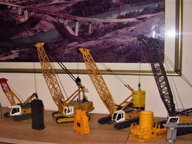 Svet miniatur Antona Leskovarja in mrežaste pajkice na viaduktu Črni Kal