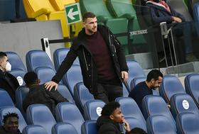 Džeko po sporu s trenerjem Fonseco trenira sam in si išče nov klub