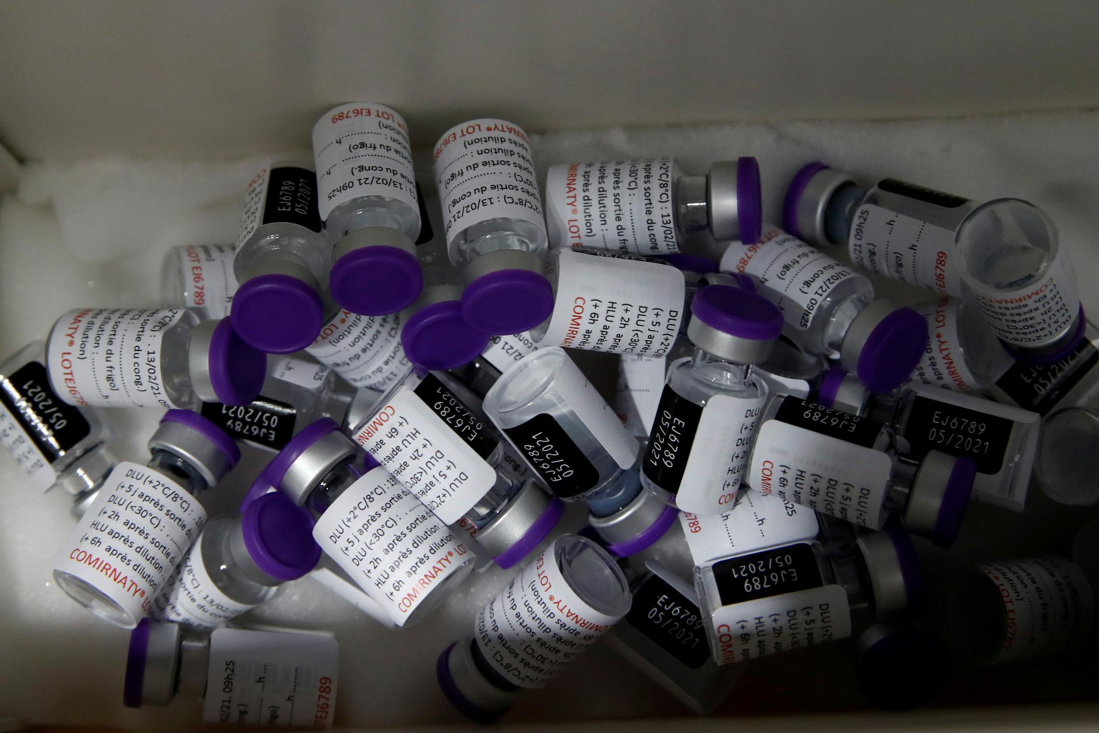 Cepljenje v Franciji in drugje v Evropski uniji poteka mnogo počasneje od obljub. Foto: Reuters
