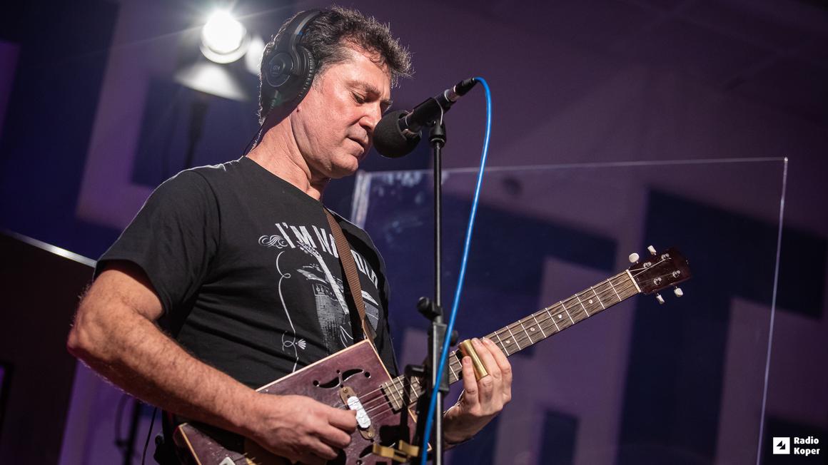 Ivo Tull je nastopil v Studiu Hendrix našega radia. Foto: Radio Koper